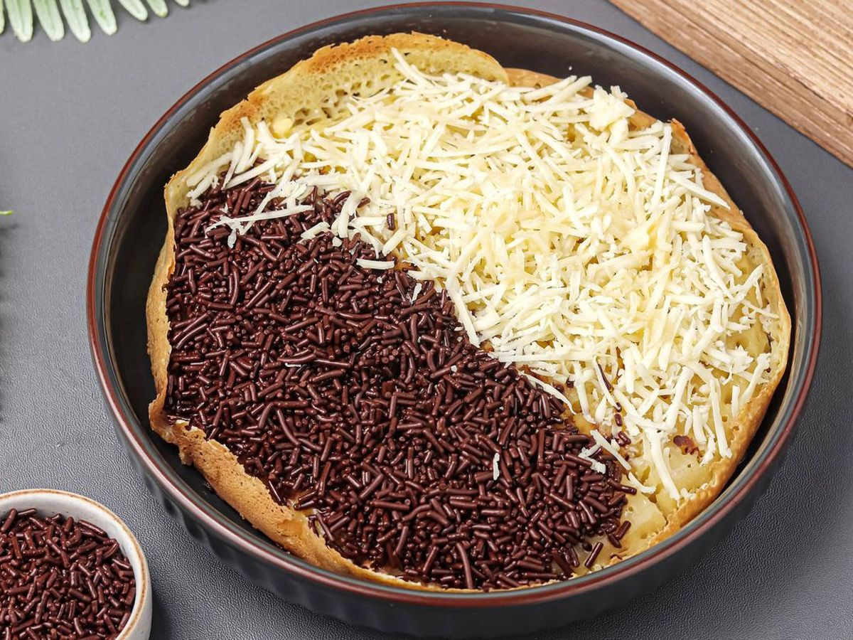 Martabak Manis & Telor AMOR: Manisnya Cinta yang Menyapa Setiap Pagi di Cilacap